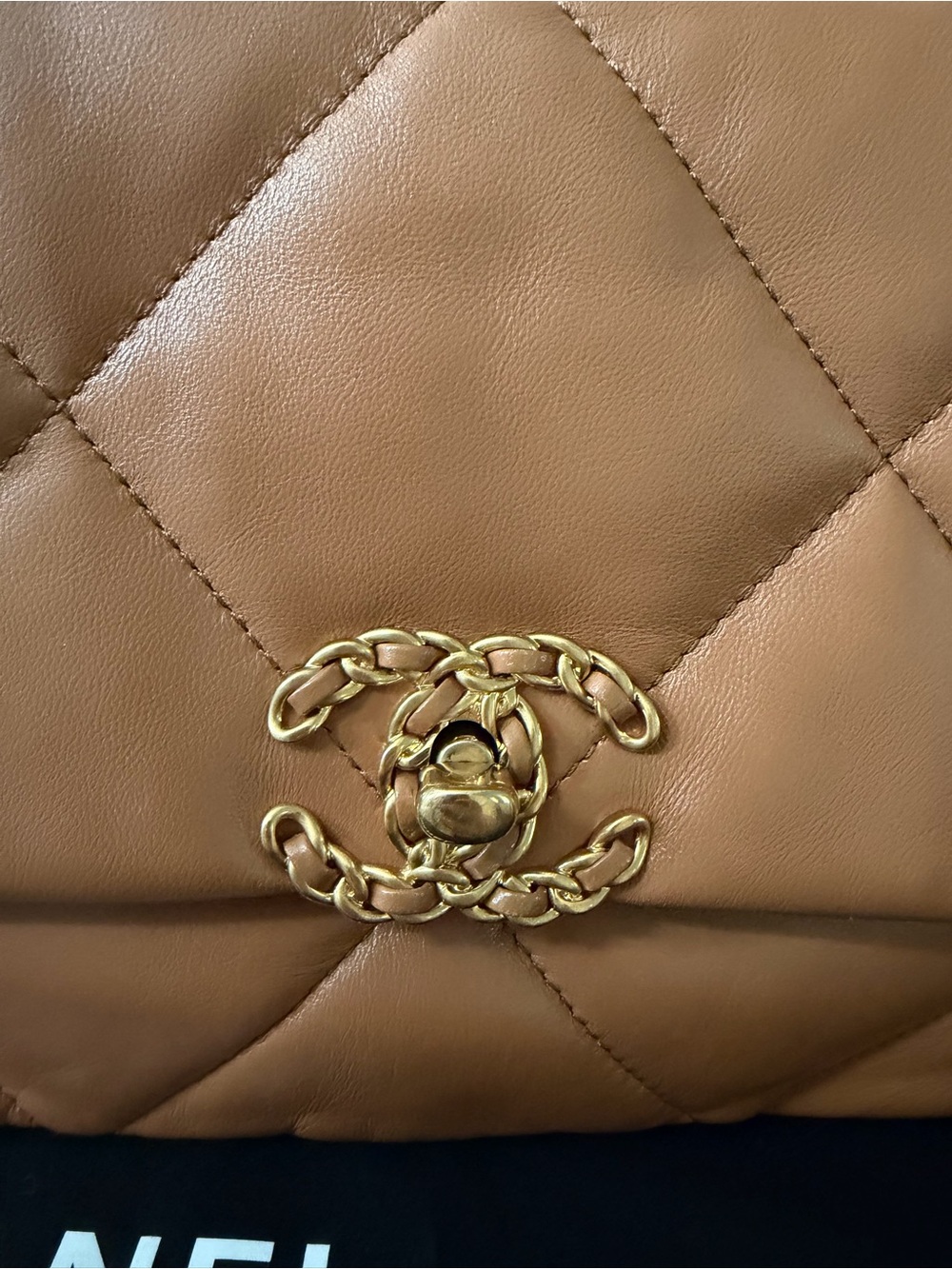 CHANEL 19 QUILTED LAMBSKIN BAG Camel color size S microchipped - Picture 3 of 16
